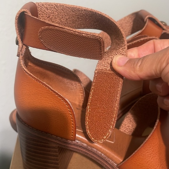 ZODIAC Women's Ida Block Heeled Sandal ankle strap cognac brown size 6 M - Picture 11 of 12